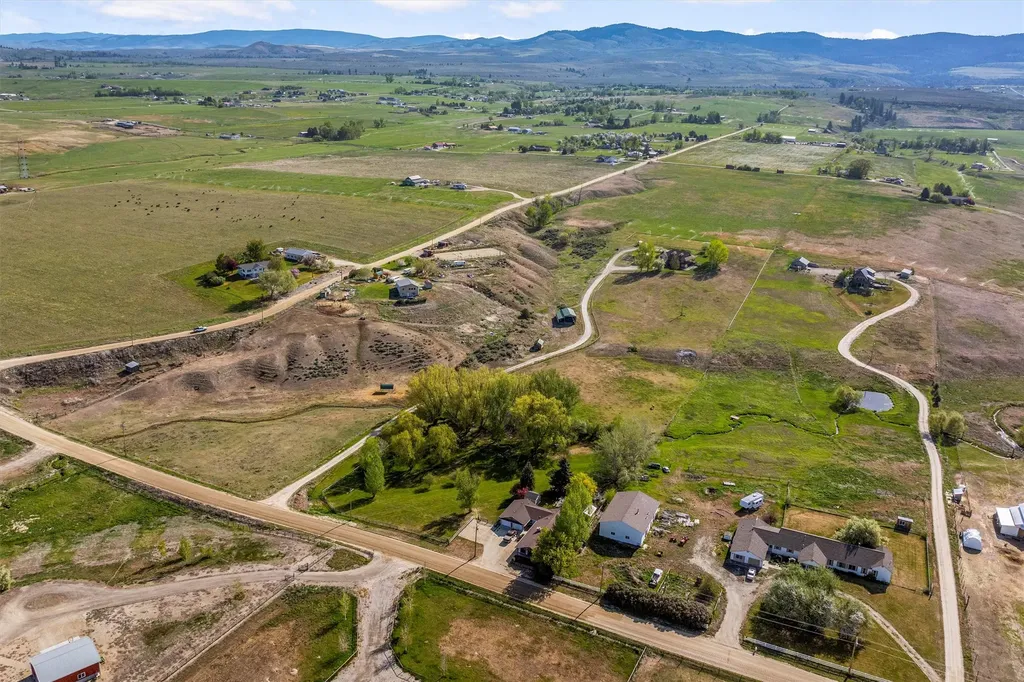 1892 Sutherland Lane Corvallis MT 59828