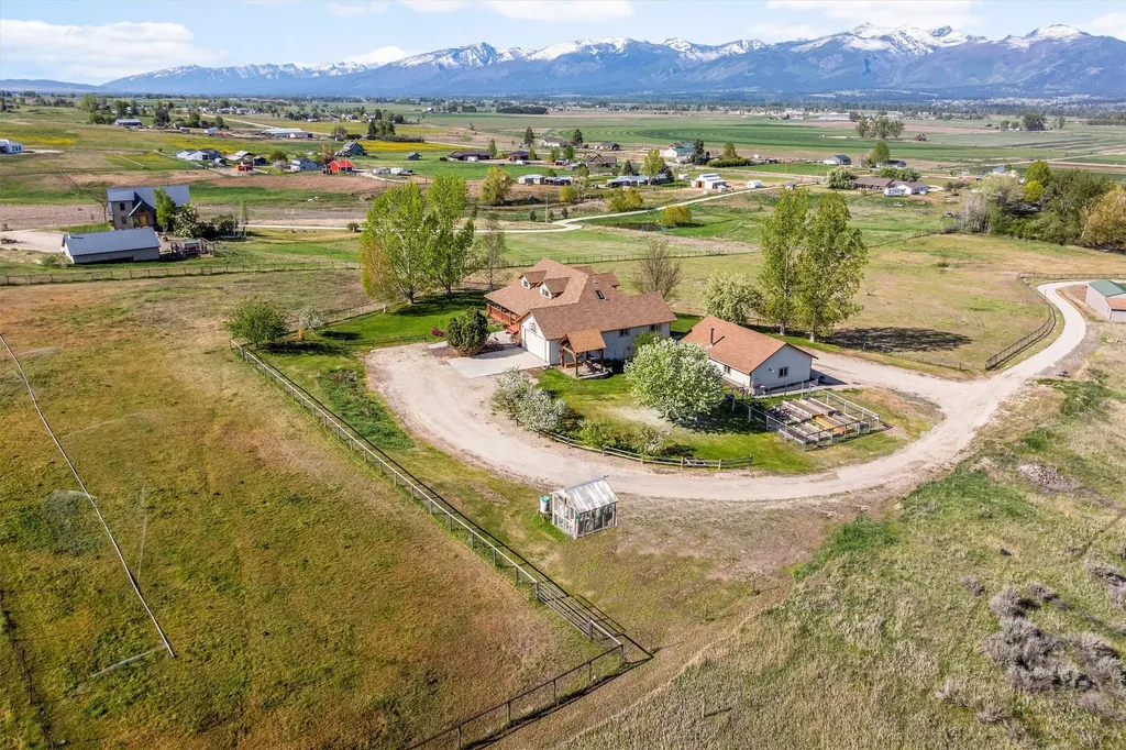 1892 Sutherland Lane Corvallis MT 59828