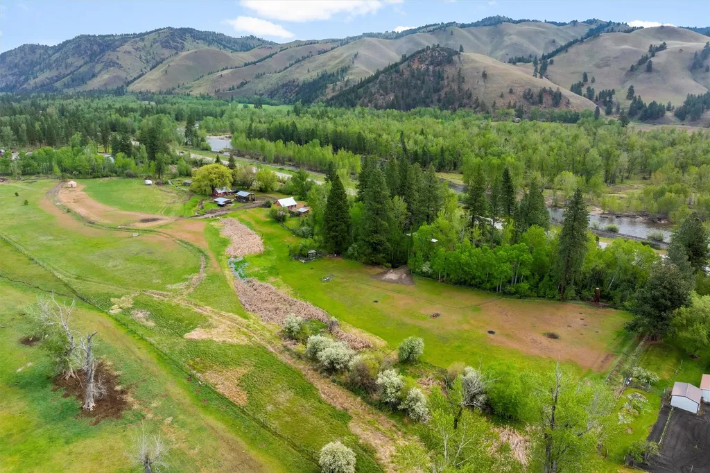 3063 Us Highway 93 Darby MT 59829