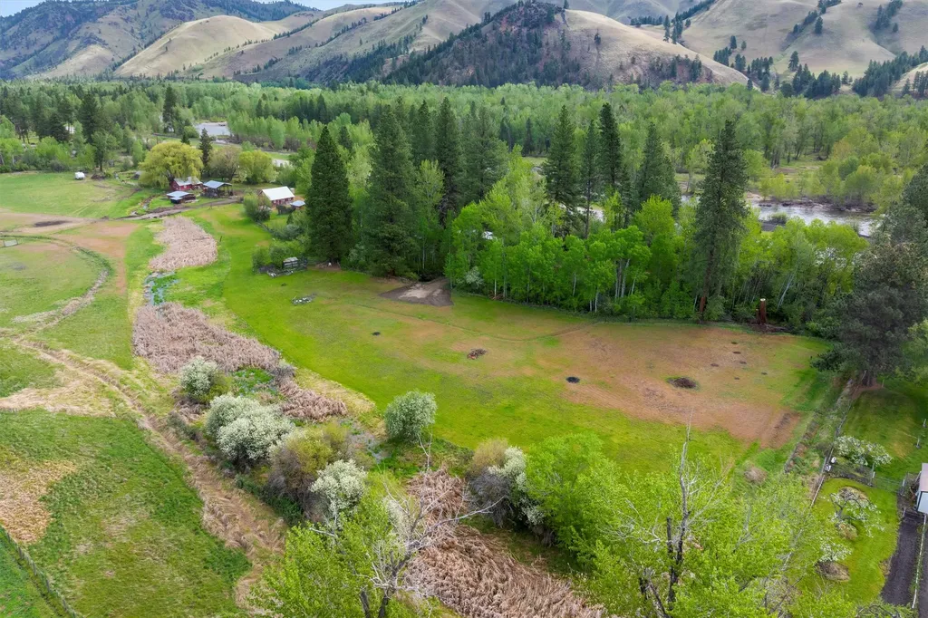 3063 Us Highway 93 Darby MT 59829