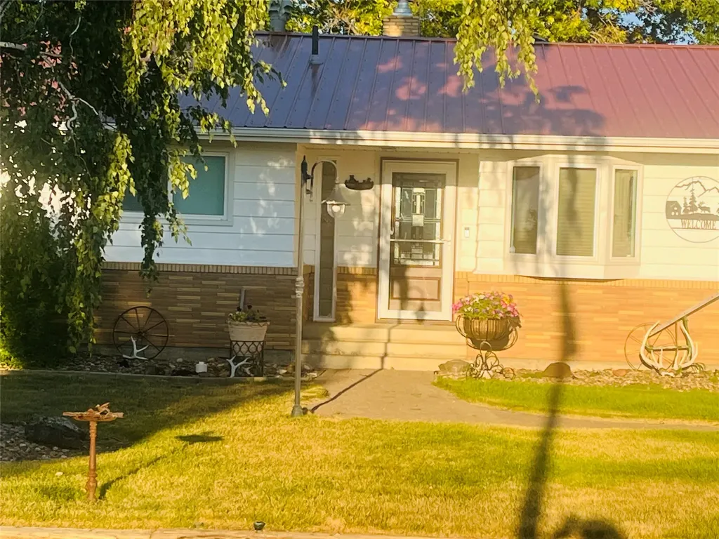 615 6th Avenue E Gildford MT 59525