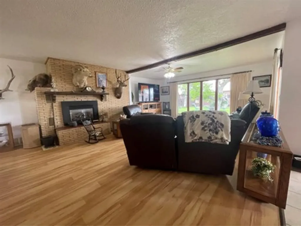 615 6th Avenue E Gildford MT 59525