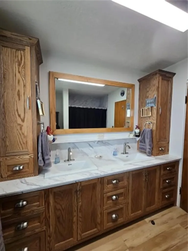615 6th Avenue E Gildford MT 59525