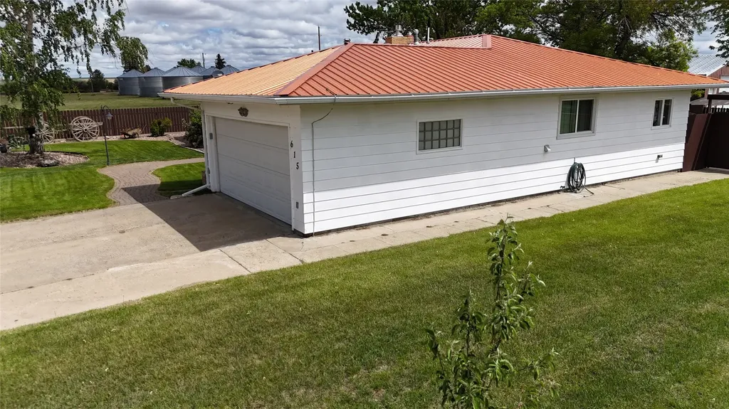 615 6th Avenue E Gildford MT 59525