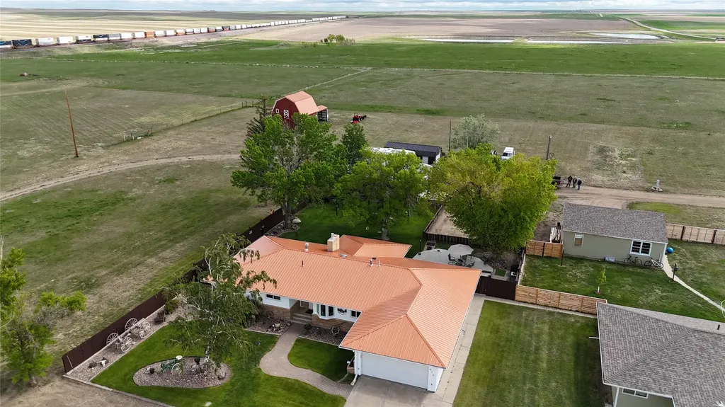615 6th Avenue E Gildford MT 59525