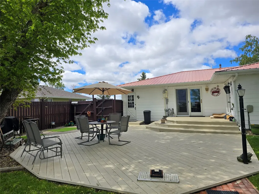 615 6th Avenue E Gildford MT 59525
