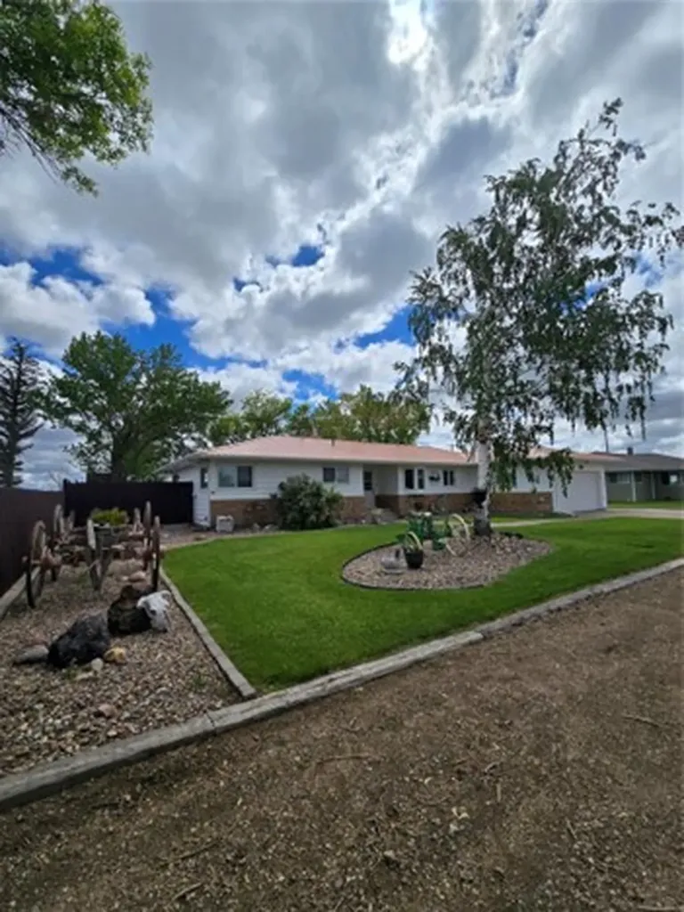 615 6th Avenue E Gildford MT 59525