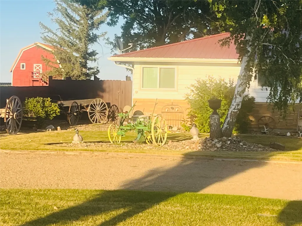 615 6th Avenue E Gildford MT 59525