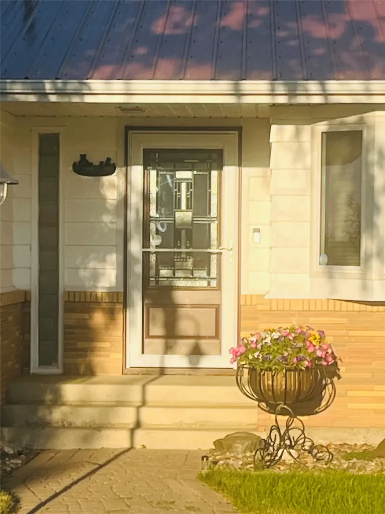 615 6th Avenue E Gildford MT 59525