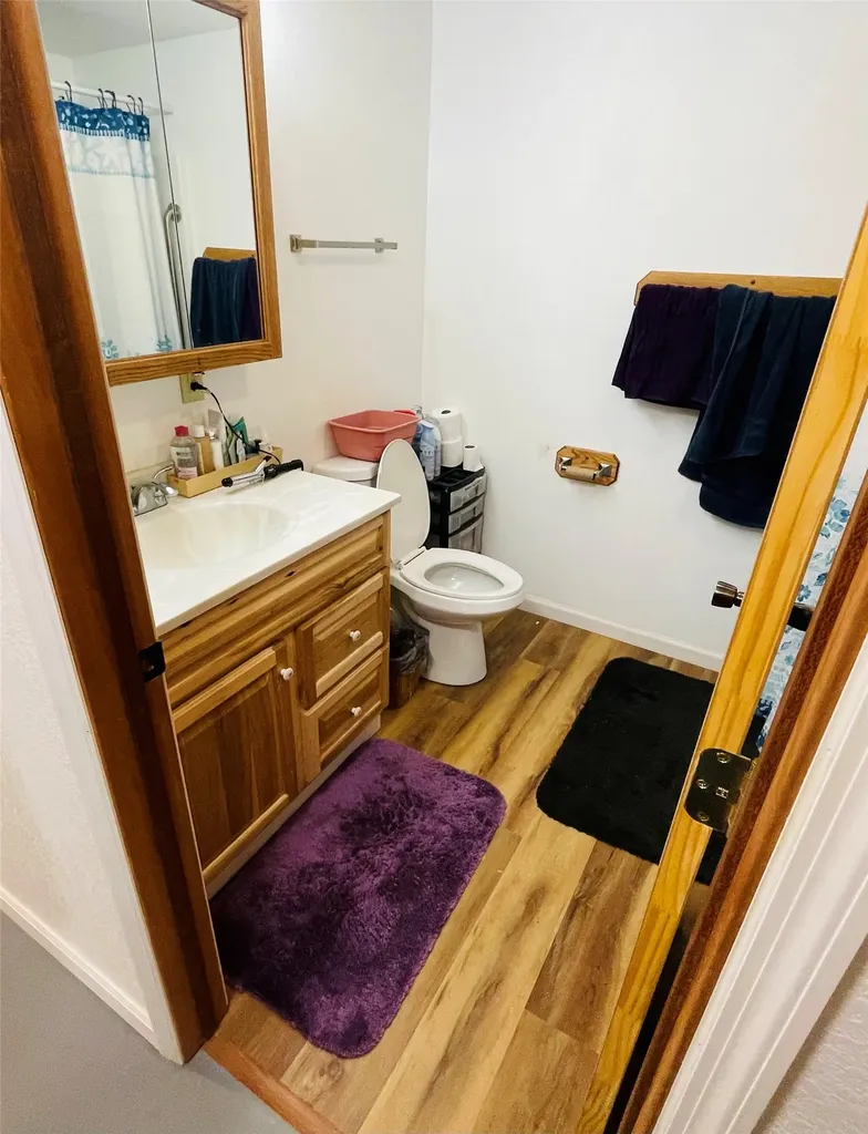 615 6th Avenue E Gildford MT 59525