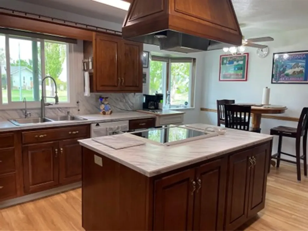 615 6th Avenue E Gildford MT 59525