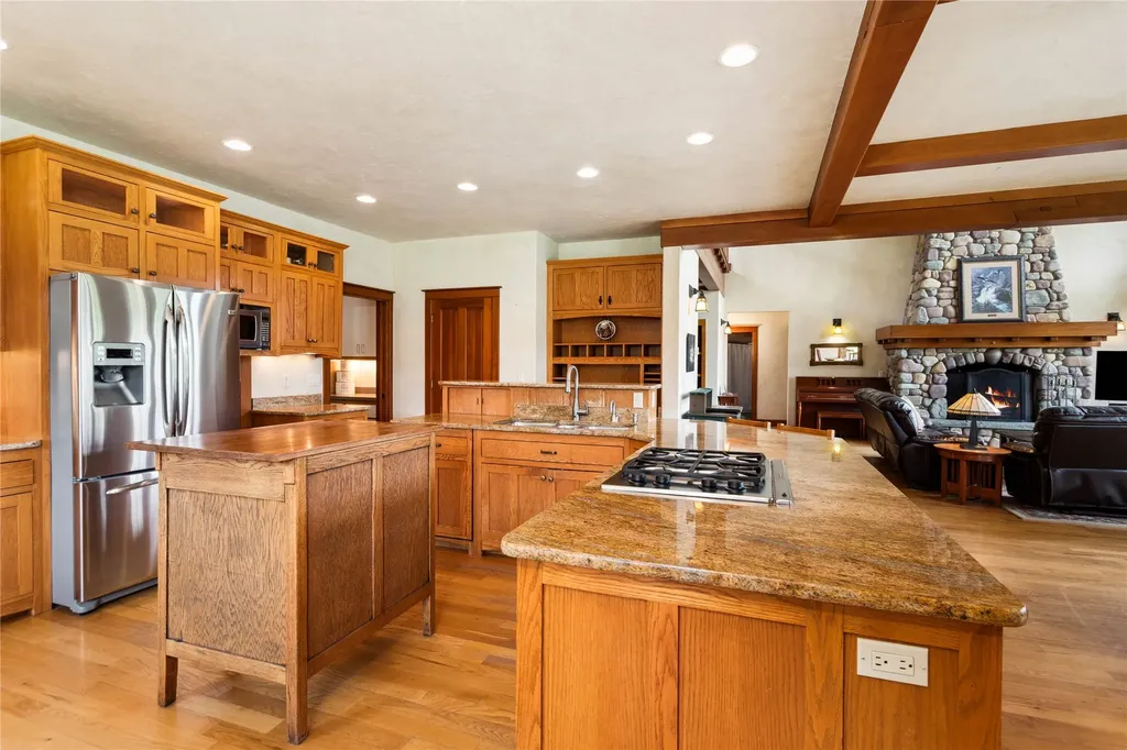 1029/1035 Lake Of The Woods Lane Bigfork MT 59911