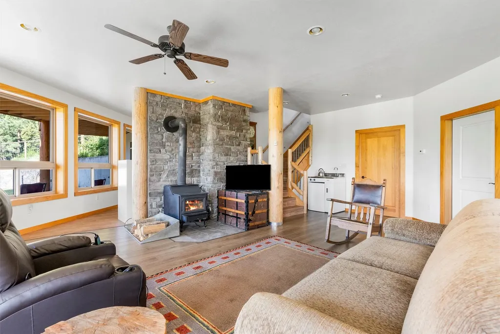 956 Falling Star Road Victor MT 59875