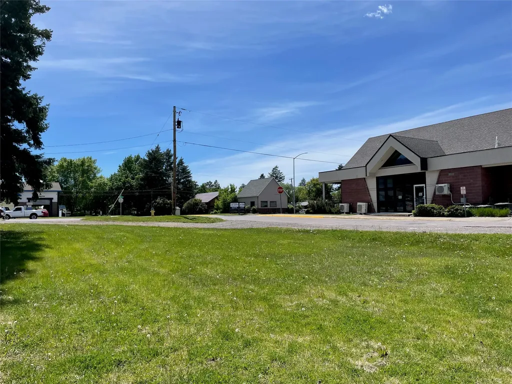 929 9th Street W Columbia Falls MT 59912