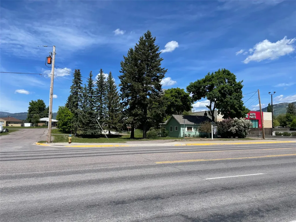 929 9th Street W Columbia Falls MT 59912