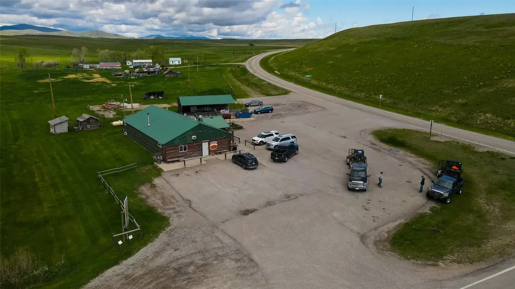11532 Mount Highway 541 Hobson MT 59452
