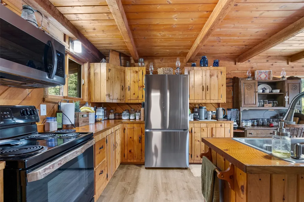 438 Blue Jay Lane Hamilton MT 59840
