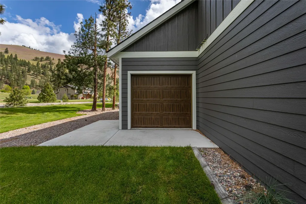 10131 Barns Court Lolo MT 59847