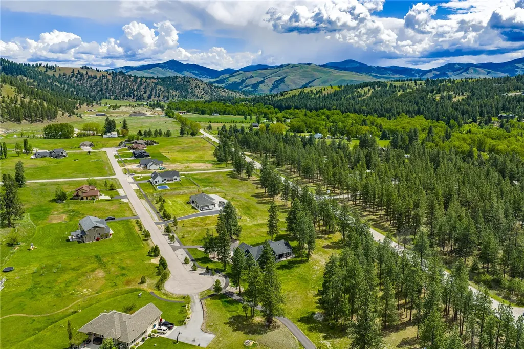 10131 Barns Court Lolo MT 59847