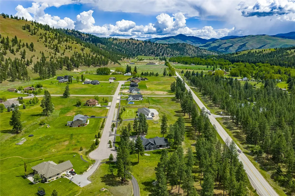 10131 Barns Court Lolo MT 59847