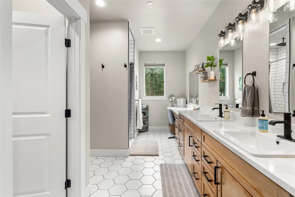 10131 Barns Court Lolo MT 59847