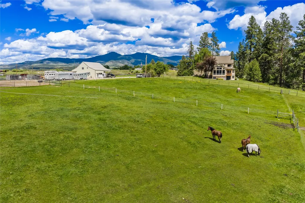 909 Hamilton Heights Road Corvallis MT 59828
