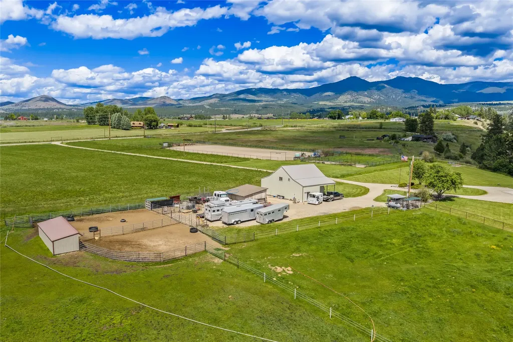 909 Hamilton Heights Road Corvallis MT 59828
