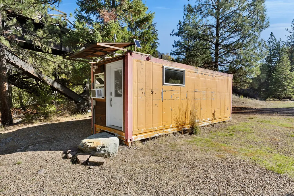 4016 Old Highway 10 W Alberton MT 59820