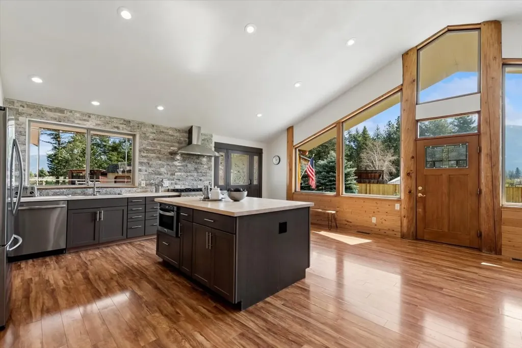 183 Middle View Trail S Columbia Falls MT 59912