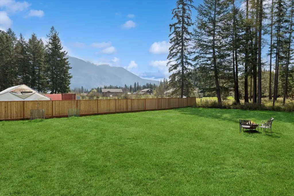 183 Middle View Trail S Columbia Falls MT 59912