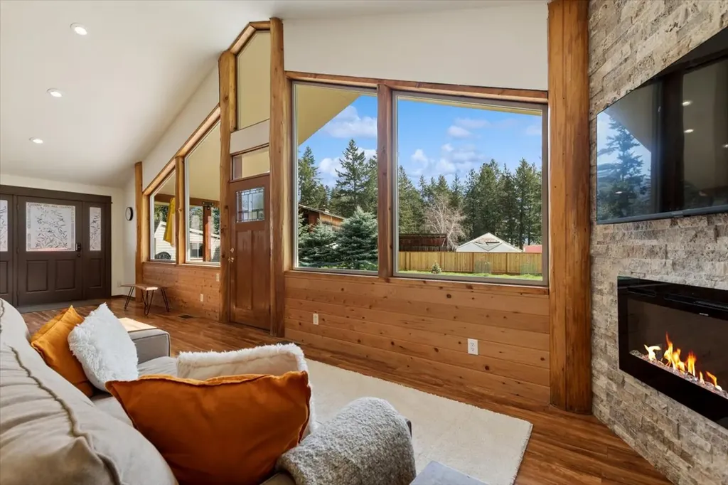 183 Middle View Trail S Columbia Falls MT 59912