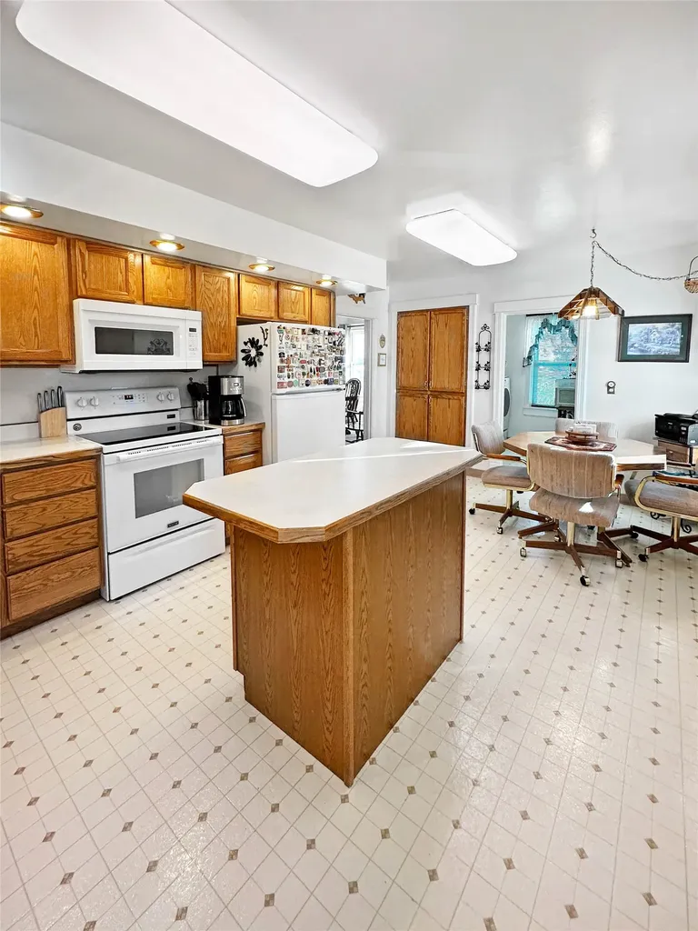 19 1st Street W Kevin MT 59454