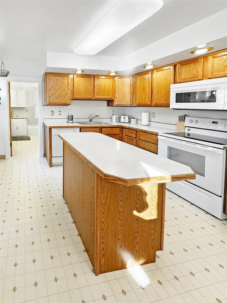 19 1st Street W Kevin MT 59454