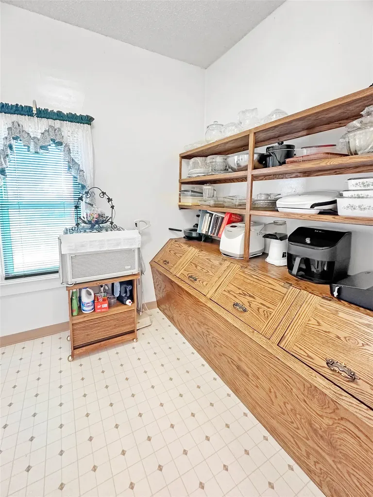 19 1st Street W Kevin MT 59454