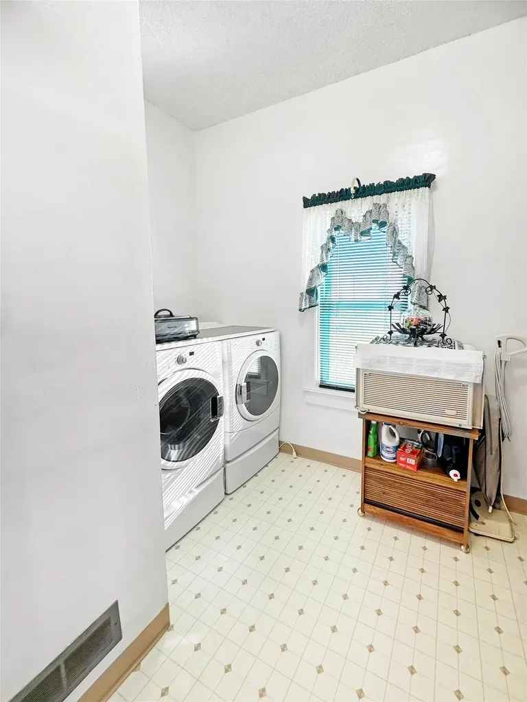 19 1st Street W Kevin MT 59454