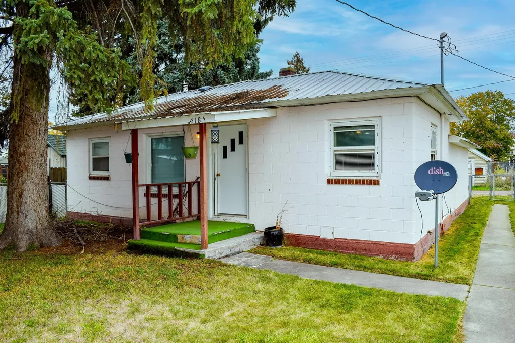 418 & 418 1/2 Buchanan Street SW Ronan MT 59864