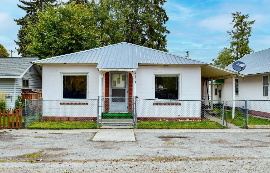 418 & 418 1/2 Buchanan Street SW Ronan MT 59864