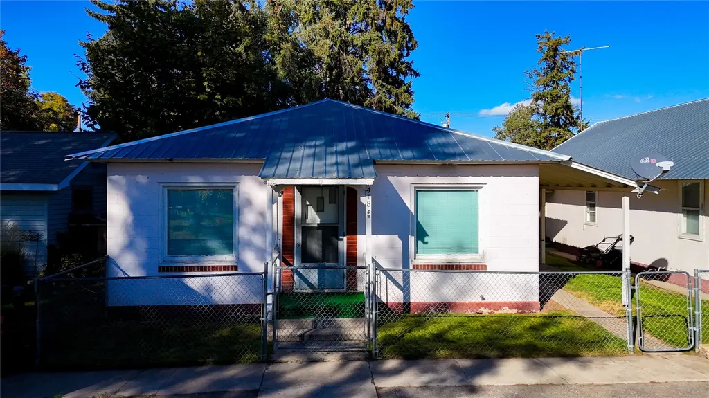 418 & 418 1/2 Buchanan Street SW Ronan MT 59864