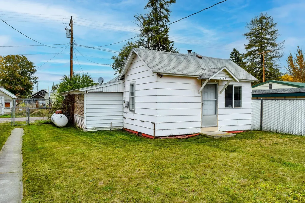 414 & 414 1/2 Buchanan Street SW Ronan MT 59864