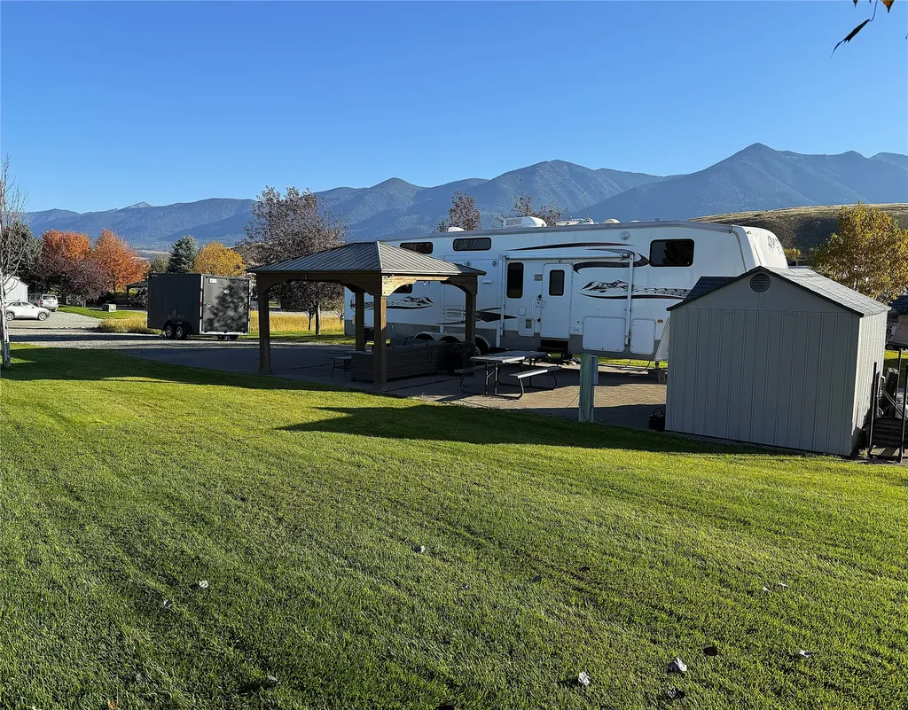 210 Kingfisher Loop Eureka MT 59917