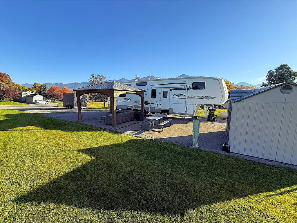 210 Kingfisher Loop Eureka MT 59917