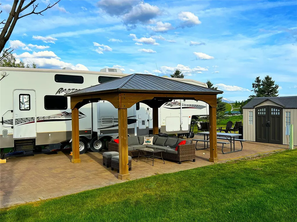 210 Kingfisher Loop Eureka MT 59917