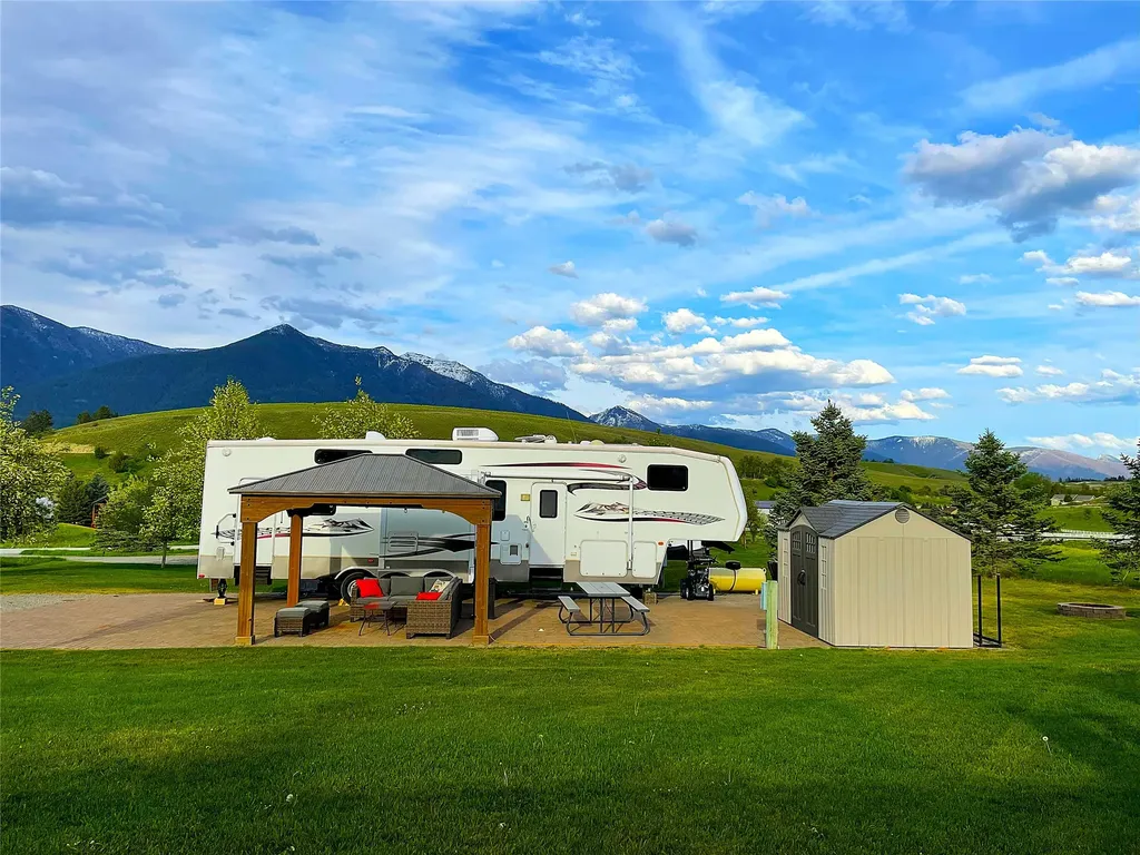 210 Kingfisher Loop Eureka MT 59917
