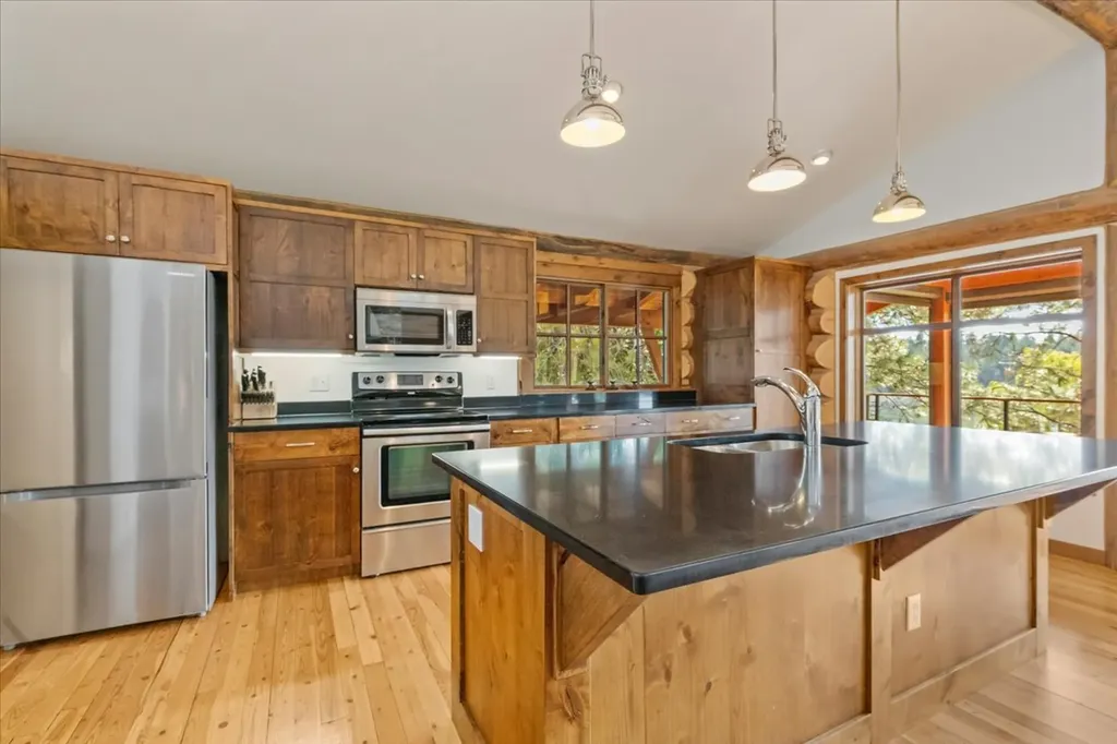 471 Carpenter Lane Eureka MT 59917