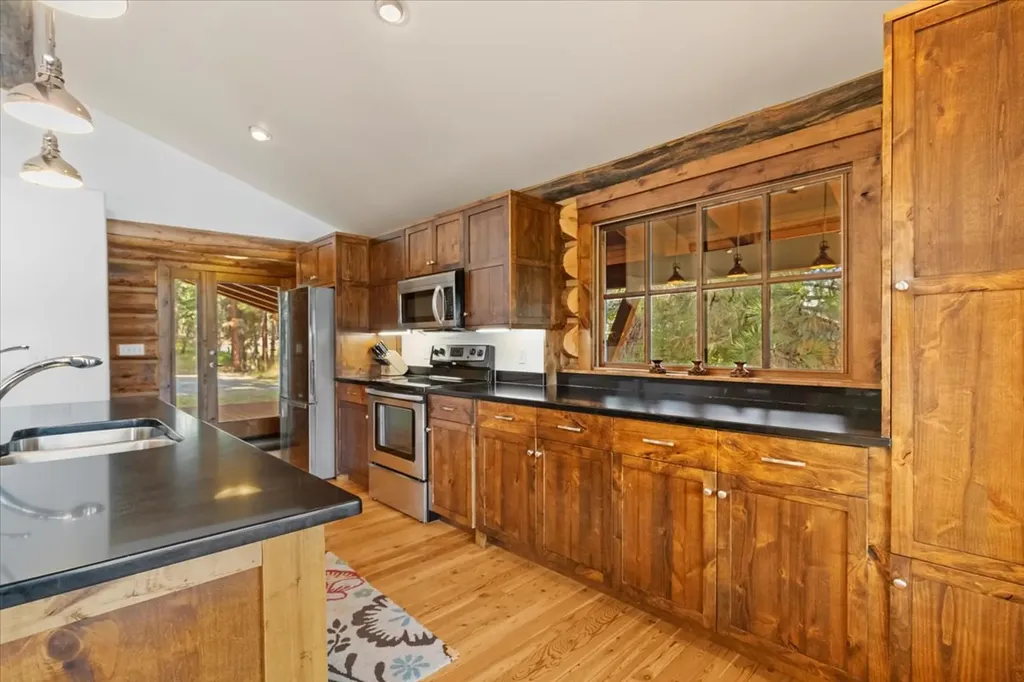 471 Carpenter Lane Eureka MT 59917