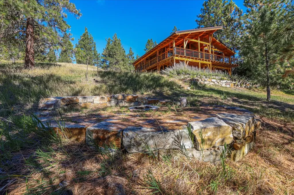471 Carpenter Lane Eureka MT 59917