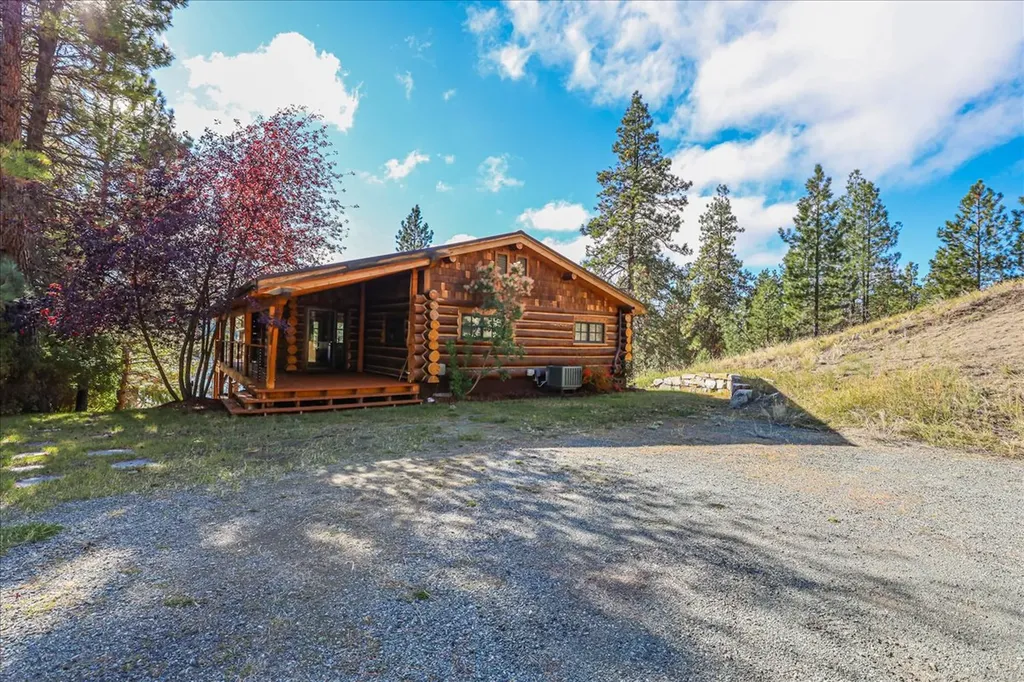 471 Carpenter Lane Eureka MT 59917