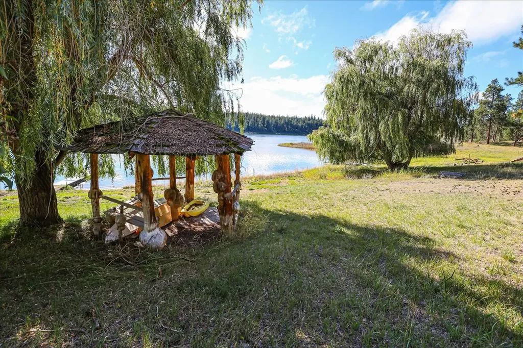 471 Carpenter Lane Eureka MT 59917