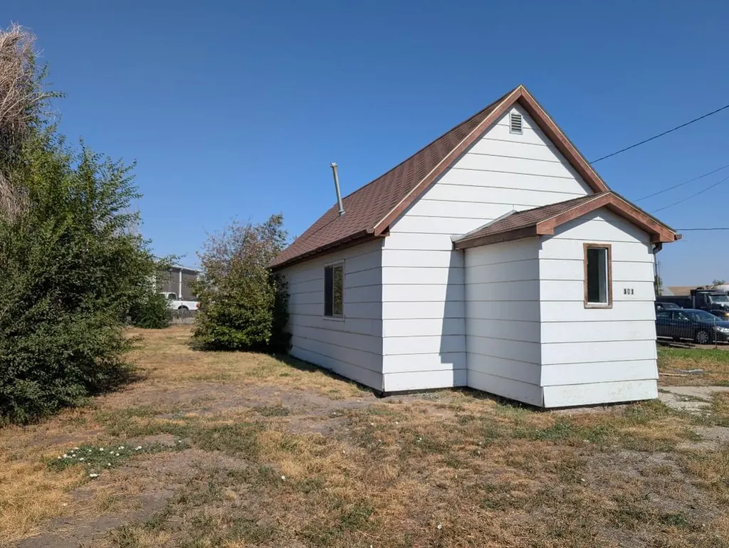 301 1st Street SE Shelby MT 59474