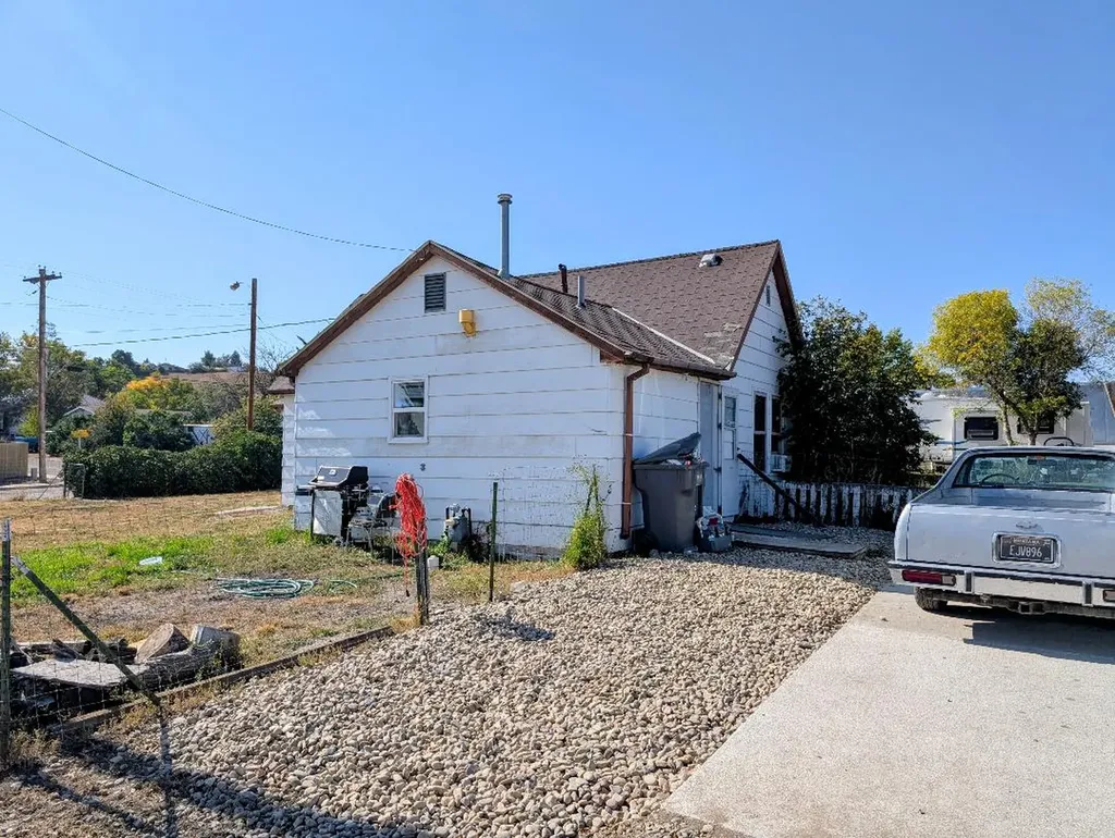 301 1st Street SE Shelby MT 59474
